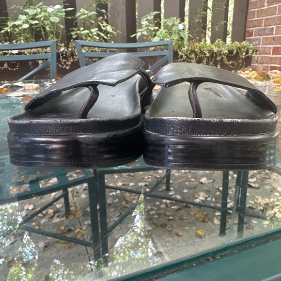 Donald Pliner Fifi Thong Sandals - Black - Size 9 - Picture 9 of 9